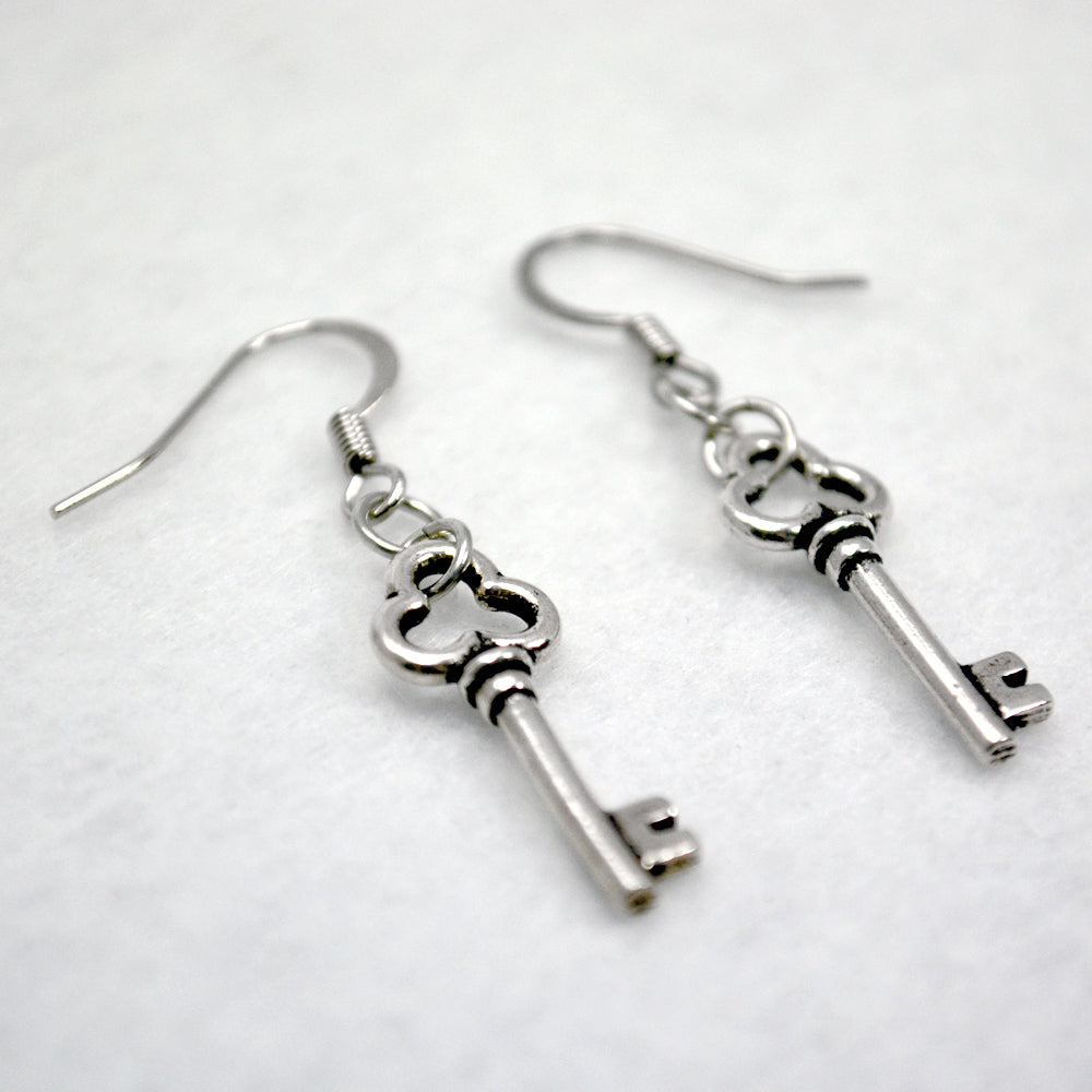Clover Key Earrings in Silver