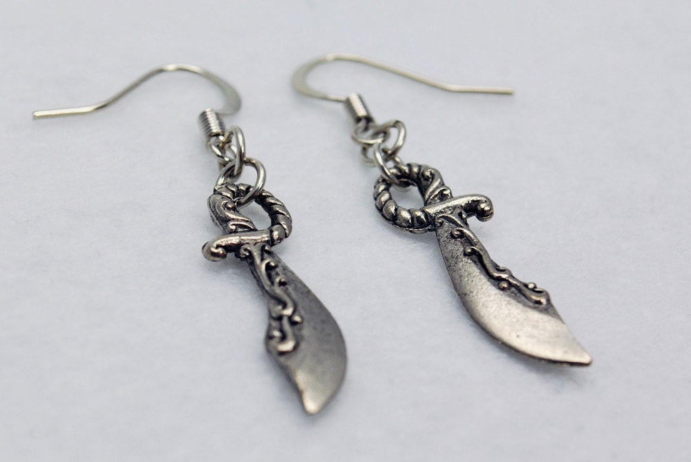 Scimitar Earrings in Silver