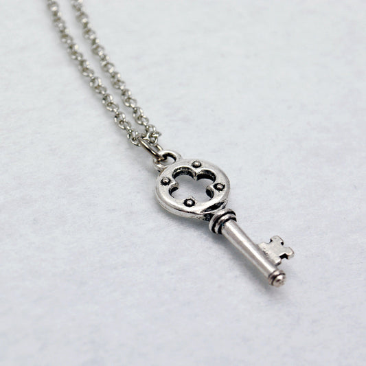 Quatrefoil Key Necklace in Silver
