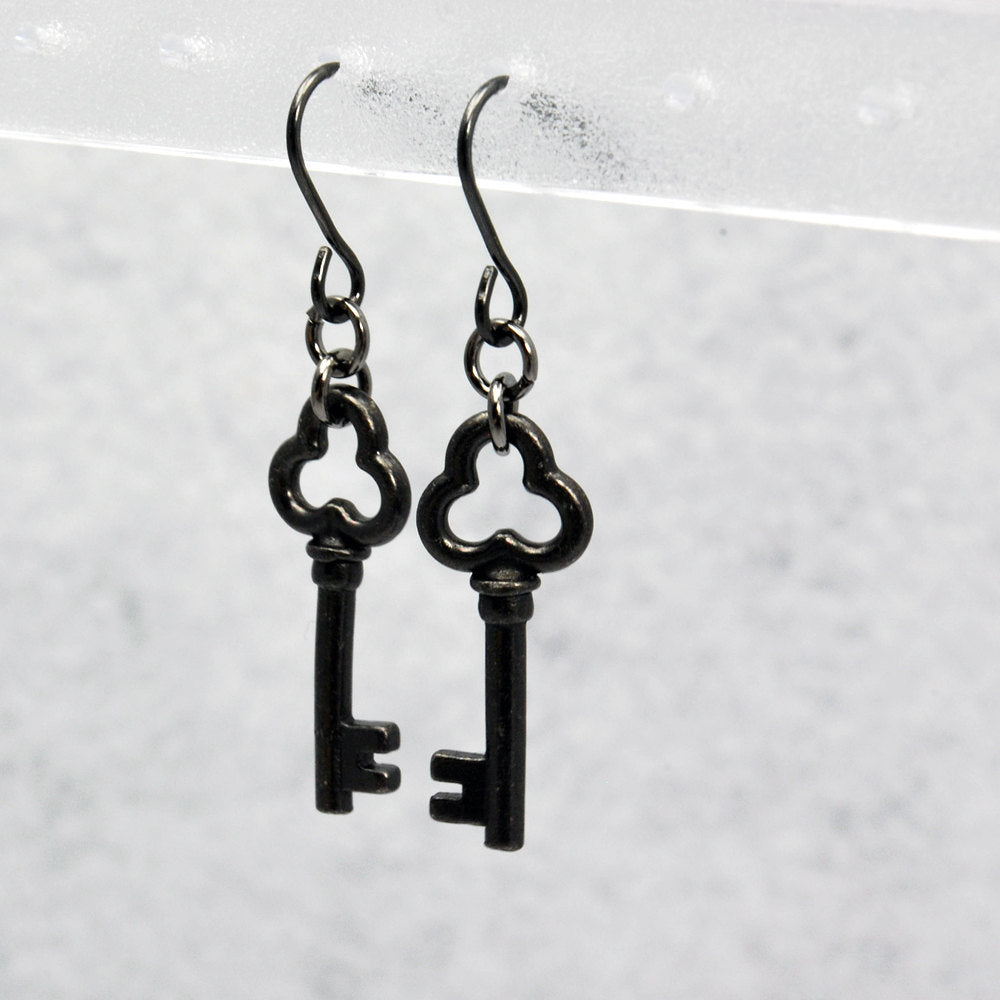 Clover Key Earrings in Gunmetal
